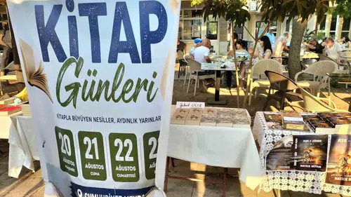 Köyceğiz’de Edebiyat Rüzgârı: Yerel Yazarlar Okurlarıyla Cumhuriyet Meydanı’nda Buluştu