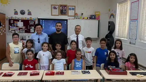 Yenipazar’da tatil mesaisi: Minikler zeka oyunlarıyla geleceğe hazırlanıyor