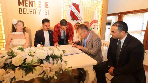 Vali Akbıyık'tan şehit emanetine anlamlı destek: Nikâh şahidi oldu