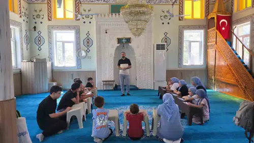 Kuyucaklı çocuklara hayat dersi: Sadece Kur'an değil, ahlak ve sorumluluk eğitimi de veriliyor