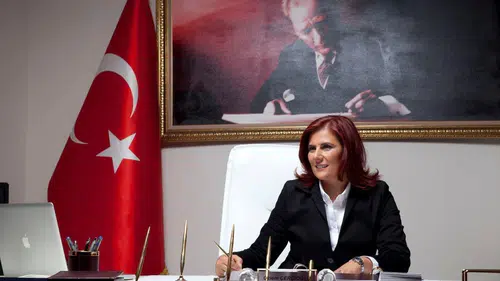 Gençlerin siyaset karnesinde Özlem Çerçioğlu zirveyi zorladı