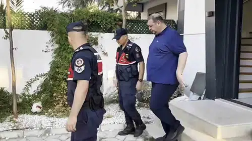 Menderes Belediyesi'nde rüşvet operasyonu: Başkan ve 16 şüpheli hakim karşısında