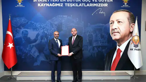Serinhisar AK Parti’de yeni dönem: Recep Serkan Beydemir görevi devraldı