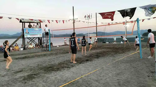 Zafer Kupası için kumlar ısındı: Köyceğiz’de plaj voleybolu şöleni başladı