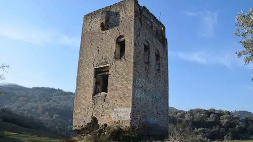 Tarihi Donduran Kulesi’nin Restorasyon Sevinci, Yazılarla Gölgelendi