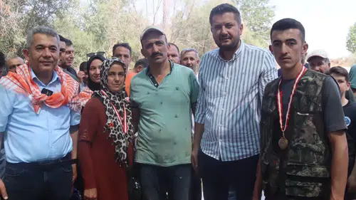 853 Yıllık Çoban Bayramı’nda Yürekleri Isıtan Jest: Şampiyonun Altın Ödülü Hasta Çocuğa