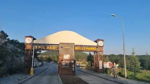 Spil Dağı’nda hafta sonu piknikçilerine fırtına engeli: Ateş yakmak yasaklandı