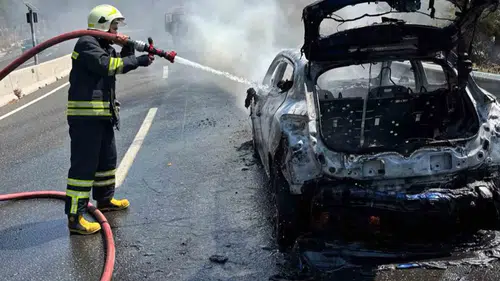 Sakartepe rampasında korku dolu anlar: Seyir halindeki otomobil küle döndü