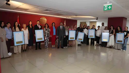 Aydın'da anne ve bebek sağlığına dev destek: 7 kuruluşa özel unvan