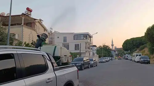 Didim’de yaz mesaisi: Belediye ekipleri haşerelere geçit vermiyor