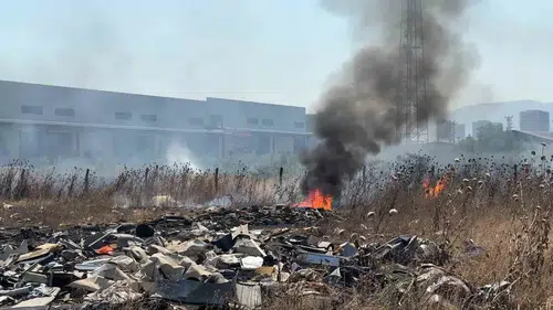 Turgutlu'da korkutan yangın: Atıkların içindeki gizemli madde şüphe uyandırdı