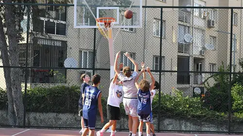 Kuşadası’nda vefa dolu açılış: Efe İbrikoğlu’nun ismi sahada ölümsüzleşti