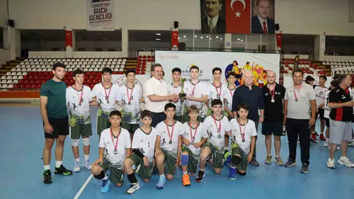 Manisa’nın Filedeki Yıldızları Ankara’da Zirveye Oynadı: Türkiye İkinciliği Kentte Coşku Yarattı