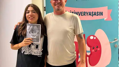 13 yaşından beri beklediği o telefon hayatını değiştirdi: Selenay artık özgür