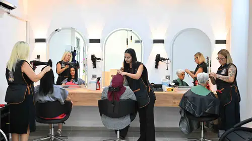 Manisa'da emekliler için yeni dönem: Kişisel bakım hizmeti artık belediye güvencesinde