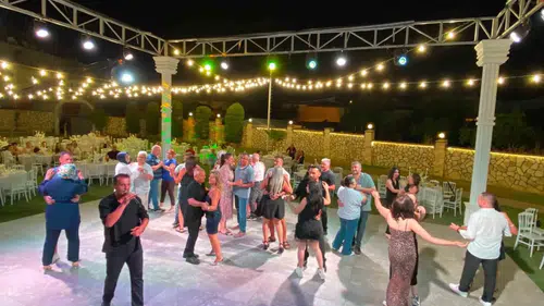Gelin Adayı Yok, Eğlence Tam Gaz: Damat Düğünü Tek Başına Yaptı