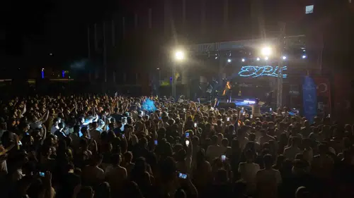 Aydın’da müzik rüzgarı: Eypio hayranlarını coşturdu
