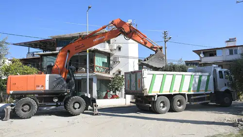Kuşadası’nda Karaova’nın yeni çehresi: Atatürk Bulvarı’nda 12 bin metrekarelik kilit parke dönemi