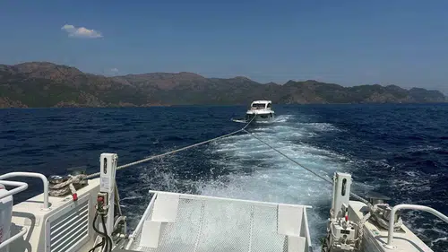 Marmaris’te Makine Arızası Alarmı: Sürüklenen Yattaki 7 Kişi Denizden Kurtarıldı