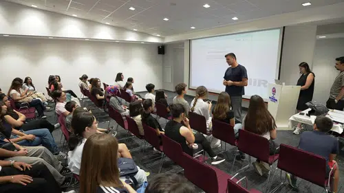 Denizli’de gençlerin dil bariyeri yıkıldı: 118 öğrenci sertifikasına kavuştu
