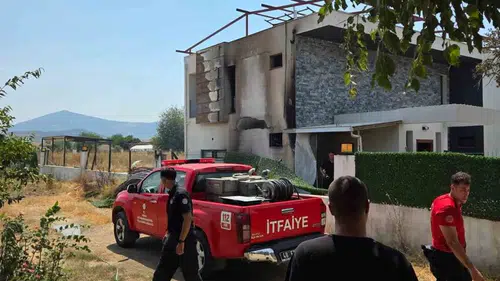 Milas'ta korkutan yangın: Ekipler alevlerin eve sıçramasını son anda önledi