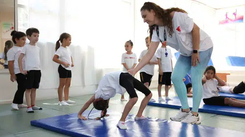 Efelerli minikler tatili sporla taçlandırıyor: Jimnastik salonunda enerji dolu anlar