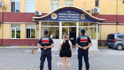 Jandarmanın Takibi Sonuç Verdi: 10 Yıl 2 Ay Hapis Cezasıyla Aranan Kadın Kuşadası’nda Kıskıvrak Yakalandı