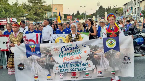 Çeşme’de dansın evrensel dili: Dokuz ülkenin ritmi Ege’de yankılandı