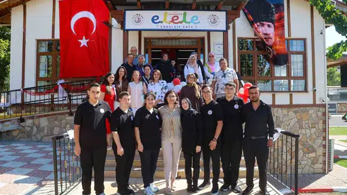 Uşak'ta Bir İlk: El Ele Kafe ile Engeller Ortadan Kalkıyor