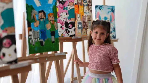 Minik Ressamların Fırçalarından Renkli Final: Bodrum'da Yaz Sanatla Kapandı