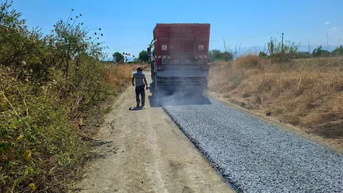 Efeler'de tarım rotalarına modern dokunuş: Üreticinin yolu asfaltla buluştu