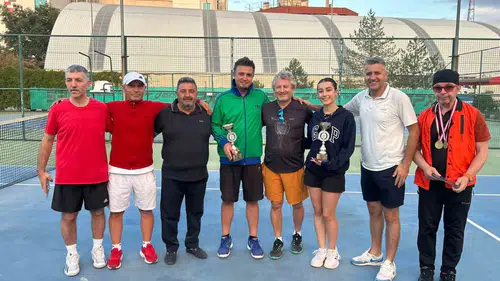 Afyon Kortlarında Kupa ve Centilmenlik: Zafer Mix Cup 2026 Sahiplerini Buldu