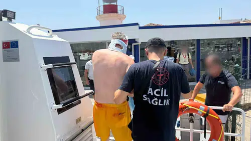 Bodrum açıklarında deniz üzerinde acil müdahale: Sahil Güvenlik yaralıyı kurtardı