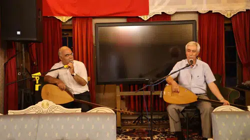 Yunusemre'de ozanlar meydan okudu: Sazın teli şiirin diliyle konuştu