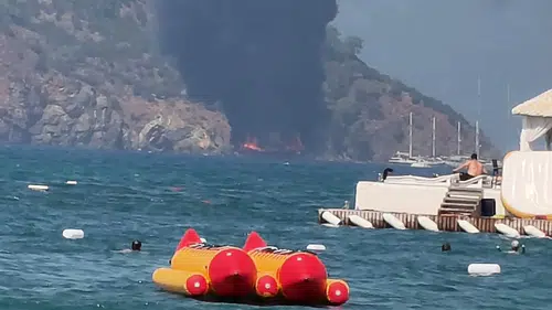 Fethiye açıklarında kabus dolu dakikalar: 115 kişi alevlerden kaçmak için kendini sulara bıraktı