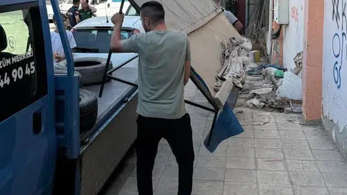 Manisa'da kaldırımlar yayalara geri verildi: İşgalciler tek tek toplandı
