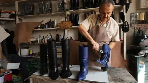 Efe kültürünün son temsilcilerinden: 7 yaşında başladığı mesleğini yarım asırdır zirveye taşıyor