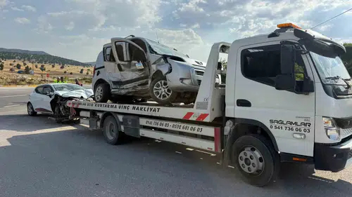 Emirdağ'da yolun sonu kaza oldu: İki araç birbirine girdi, 5 kişi yaralandı
