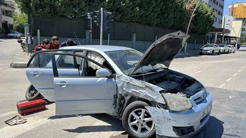 Uşak’ta trafik dehşeti: Kamyonet devrildi, 4 kişi hastanelik oldu