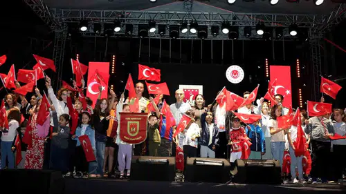 Afyonkarahisar'da 104. Yıl Coşkusu: Bando ve Halk Oyunlarıyla Tarihe Saygı Gecesi