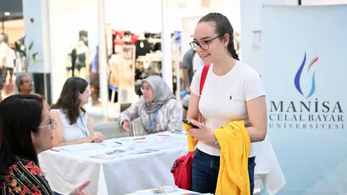 Geleceğin meslekleri için ilk adım: MCBÜ adaylarla AVM’de buluştu