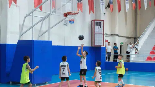 Buharkentli gençler parkede yeteneklerini konuşturdu