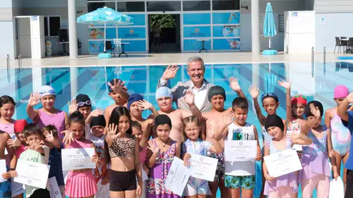 Buharkentli minikler için havuzda final: Başkan Erol’dan genç sporculara veda