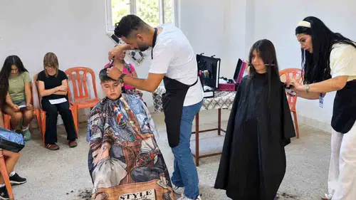 Söke’de miniklerin okul heyecanına belediye dokunuşu: Kuaför ayağına geldi