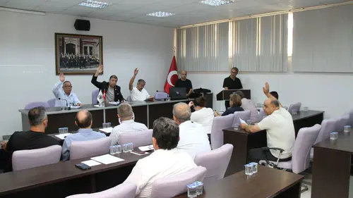 Kula’da protokol krizi büyüyor: Spor salonu oylamasında usul tartışması