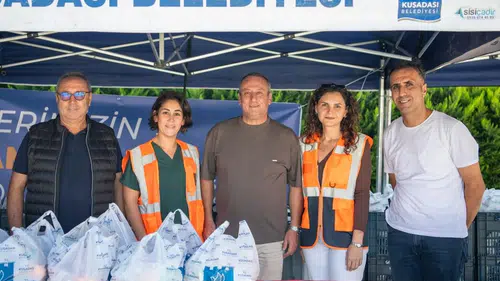 Kuşadası'nda minik öğrencilere beslenme desteği: 1400 aileye nefes aldıracak proje başladı