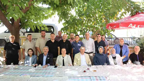 Buldan’da AK Parti rüzgarı: Yeni üyeler rozetlerini taktı, üreticinin sesi Ankara’ya ulaştı