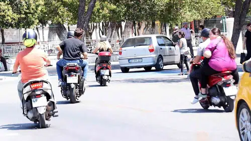 Muğla yollarında iki teker hakimiyeti: Otomobilleri geride bıraktılar