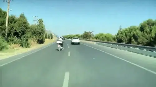 Denizli trafiğinde saniyelerle gelen mucize: Ölümden böyle döndü