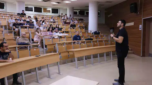 ADÜ'de yeni dönem heyecanı: Öğrencilere akademik rehberlik desteği